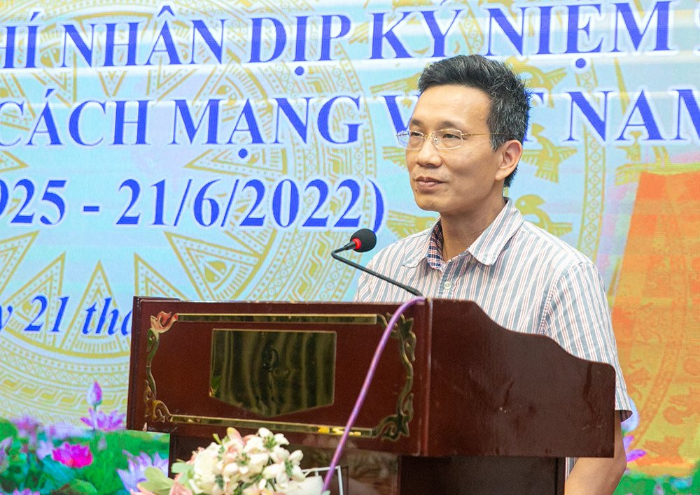 Tổng Biên tập Báo Lào Cai Lê Trường Giang phát biểu tại buổi gặp mặt.