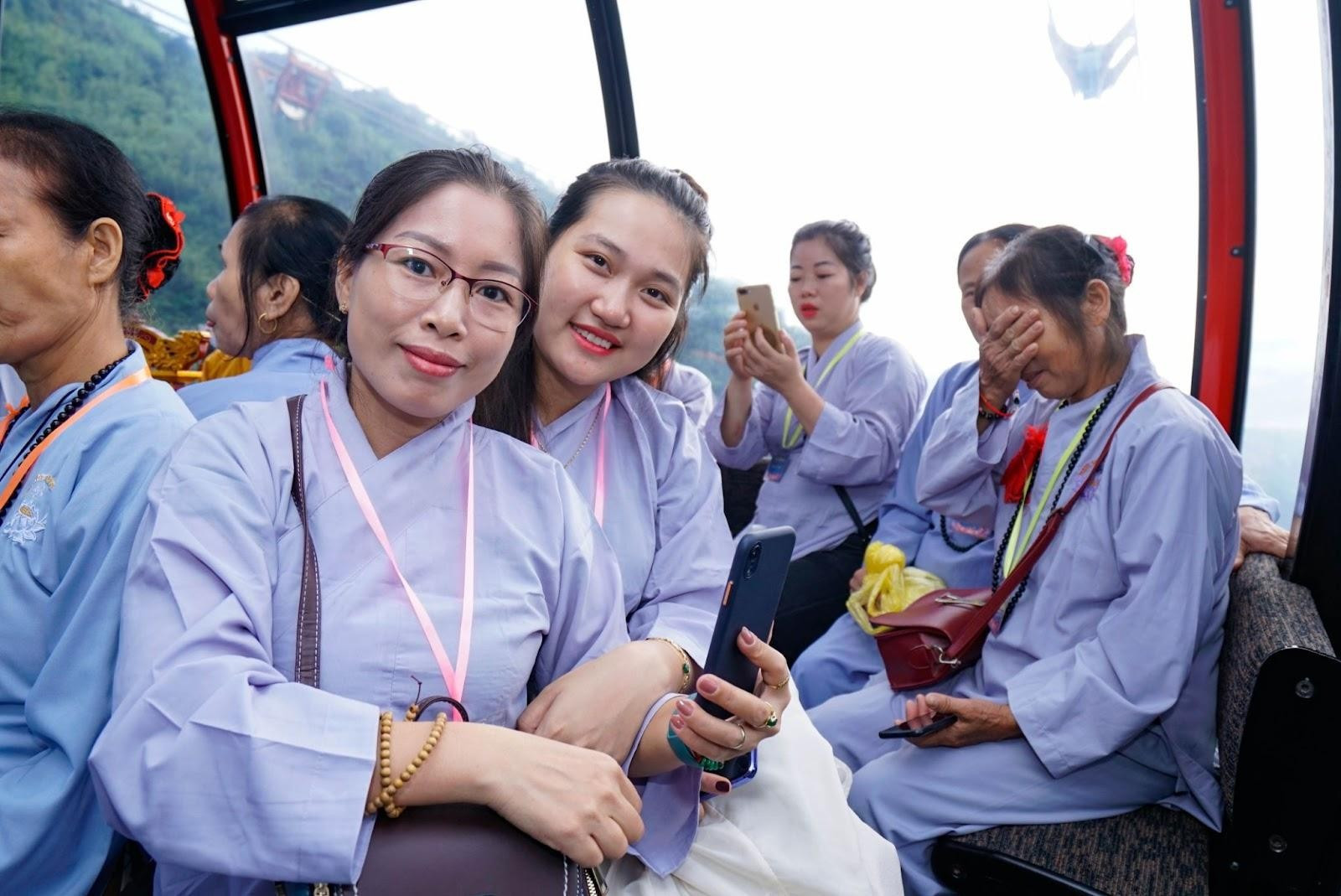 Mùa Vu Lan báo hiếu, phật tử tìm về đỉnh thiêng Fansipan bái Phật, cầu bình an tới đấng sinh thành ảnh 2 Mùa Vu Lan báo hiếu, phật tử tìm về đỉnh thiêng Fansipan bái Phật, cầu bình an tới đấng sinh thành ảnh 2