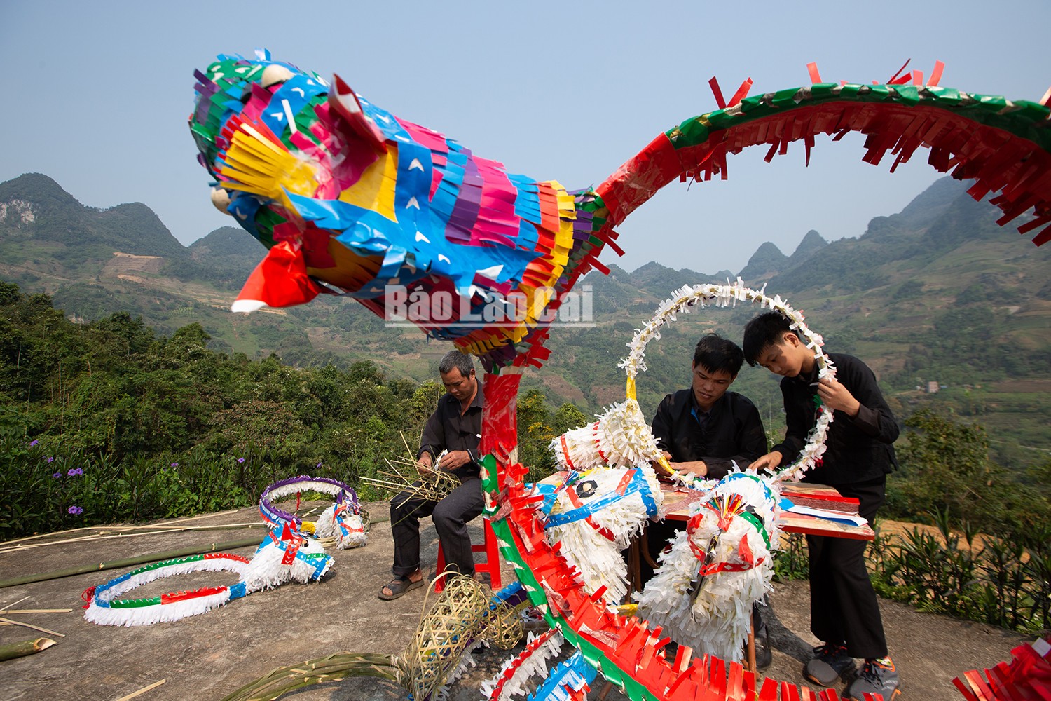 Độc đáo điệu múa ngựa giấy của người Nùng Dín ảnh 3