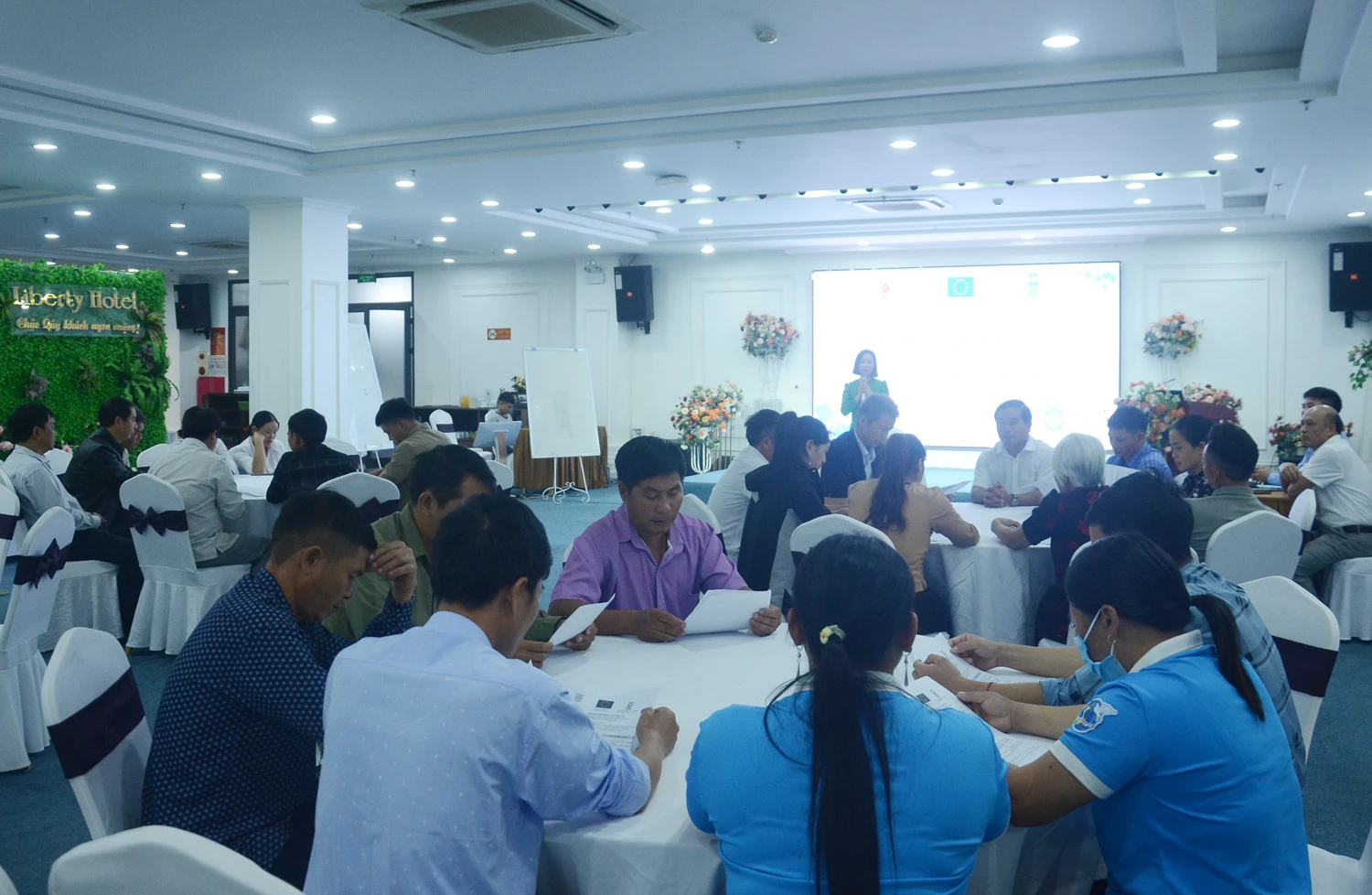 Quang cảnh hội nghị.