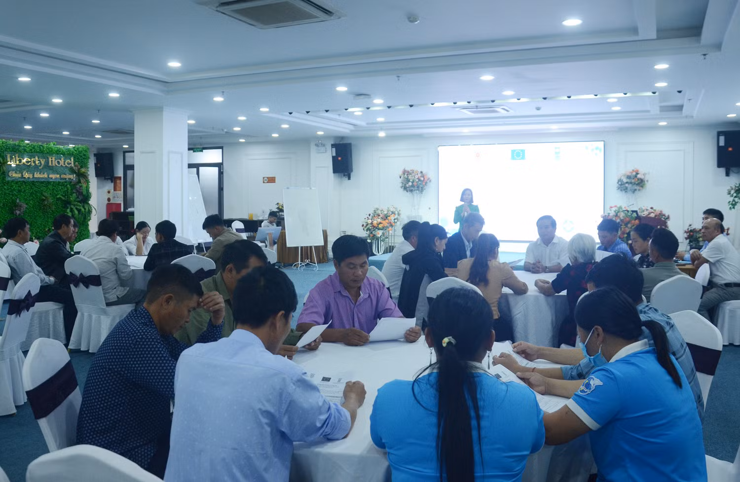 Quang cảnh hội nghị.