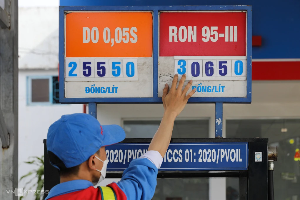 Giá xăng có thể vượt mốc 32.000 đồng một lít ảnh 1