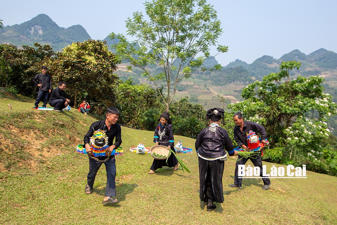 Độc đáo điệu múa ngựa giấy của người Nùng Dín ảnh 5