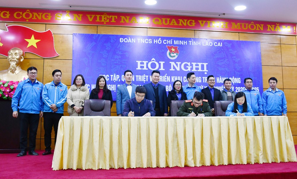 Các đơn vị đoàn cấp huyện và tương đương trong tỉnh ký giao ước thi đua Các đơn vị đoàn cấp huyện và tương đương trong tỉnh ký giao ước thi đua