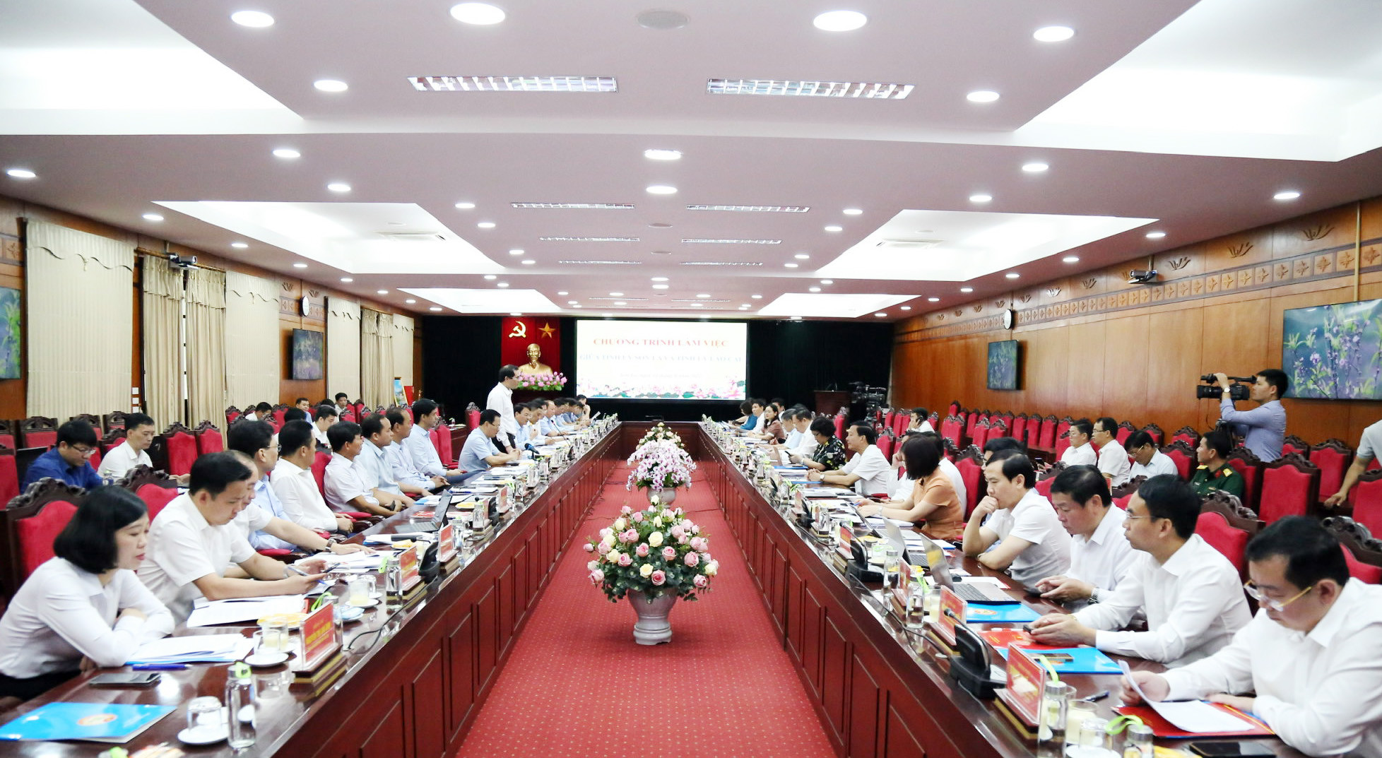 Quang cảnh buổi làm việc.