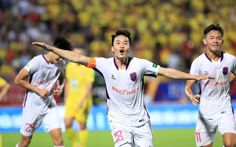 Becamex Bình Dương vươn lên vị trí thứ hai ảnh 1 Becamex Bình Dương vươn lên vị trí thứ hai ảnh 1