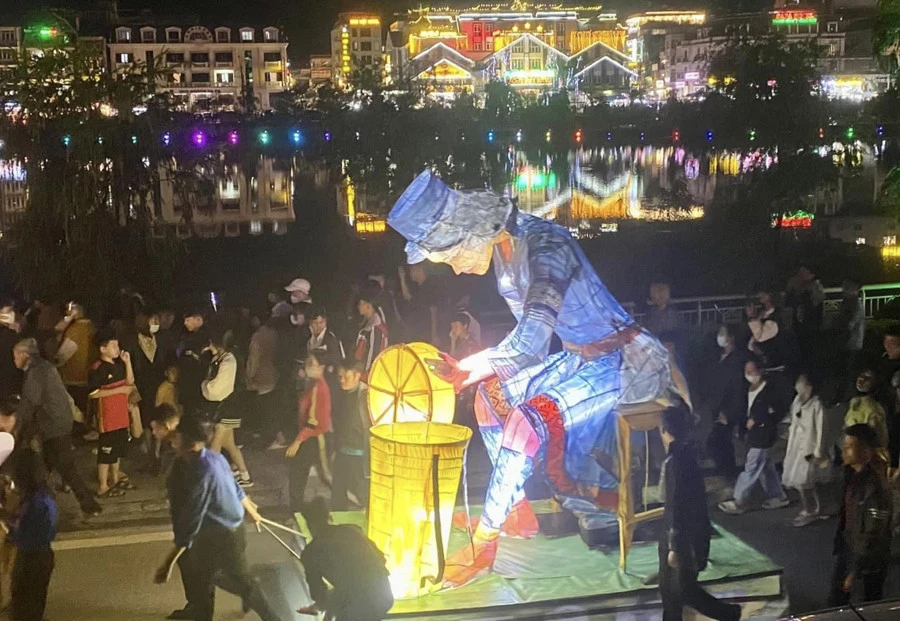 Sa Pa: Lung linh đêm hội trăng rằm ảnh 11