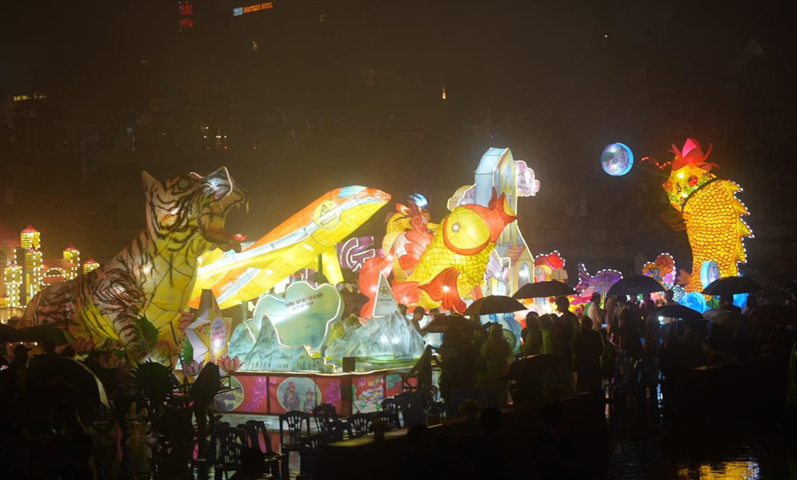 Sa Pa: Lung linh đêm hội trăng rằm ảnh 9 Sa Pa: Lung linh đêm hội trăng rằm ảnh 9