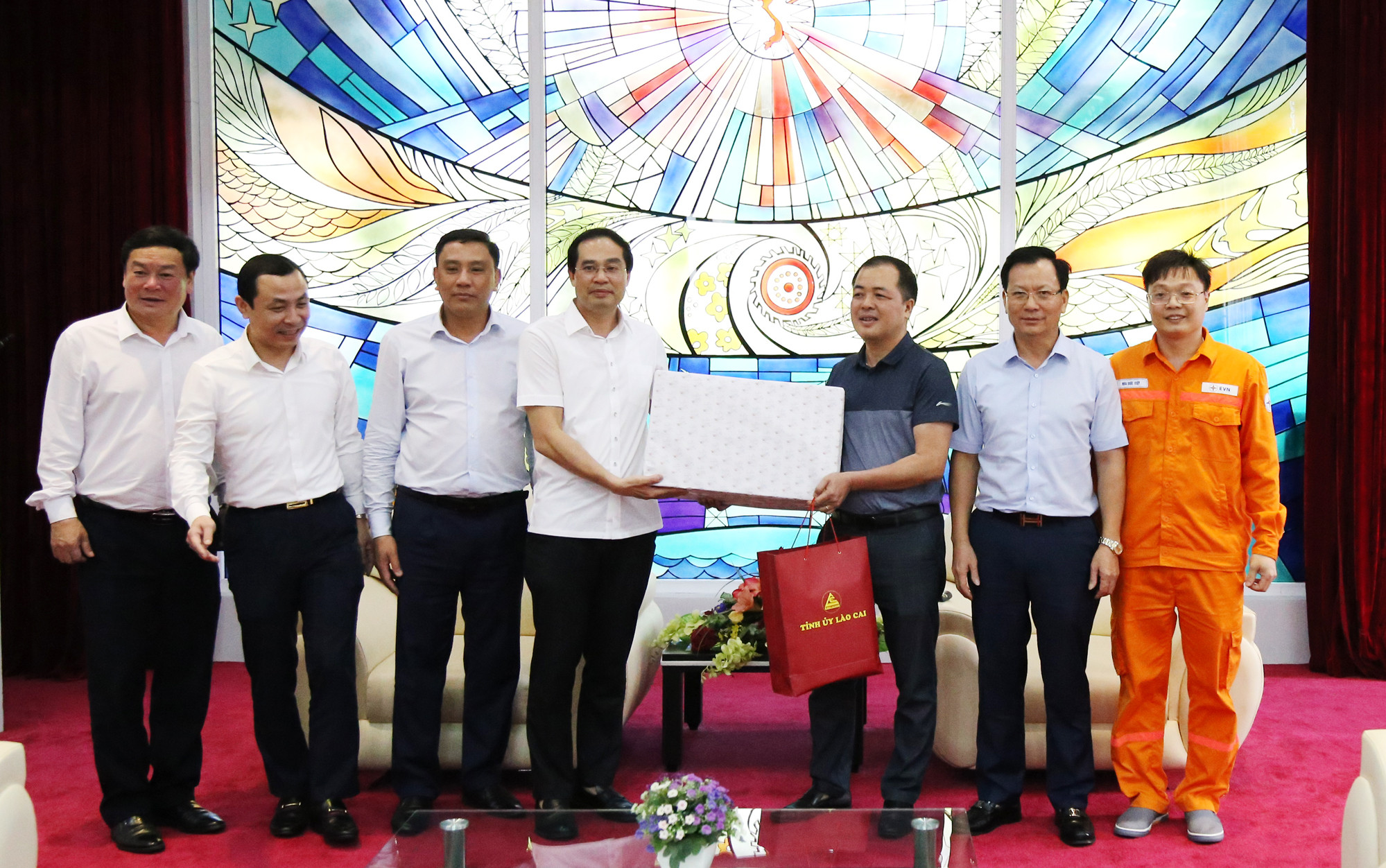 Đoàn tặng quà Nhà máy Thủy điện Sơn La. Đoàn thăm Nhà máy Thủy điện Sơn La. Đoàn tặng quà Nhà máy Thủy điện Sơn La. Đoàn thăm Nhà máy Thủy điện Sơn La.