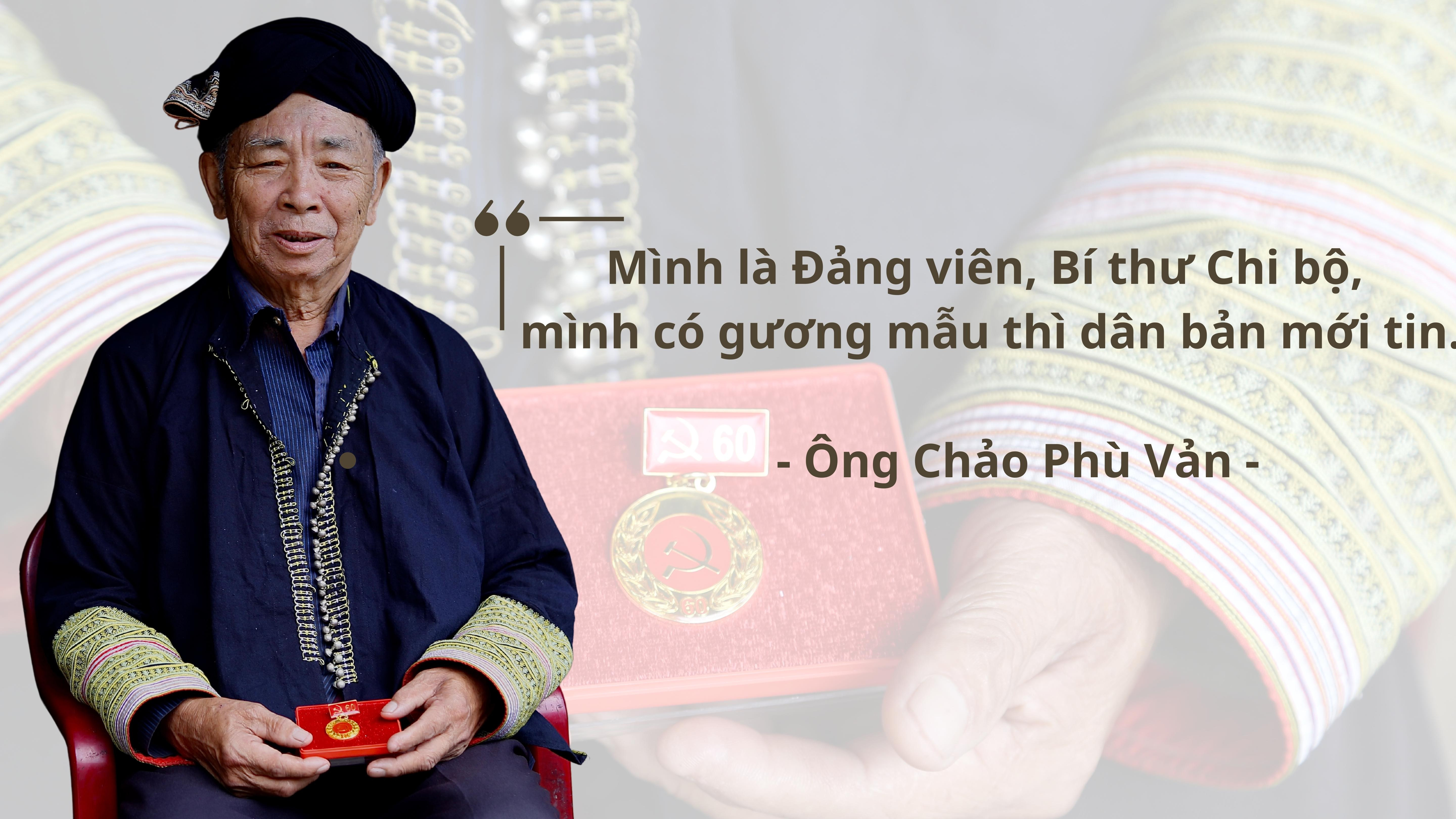 Lực lượng bộ đội biên phòng xác minh, lấy lời khai công dân trở về.