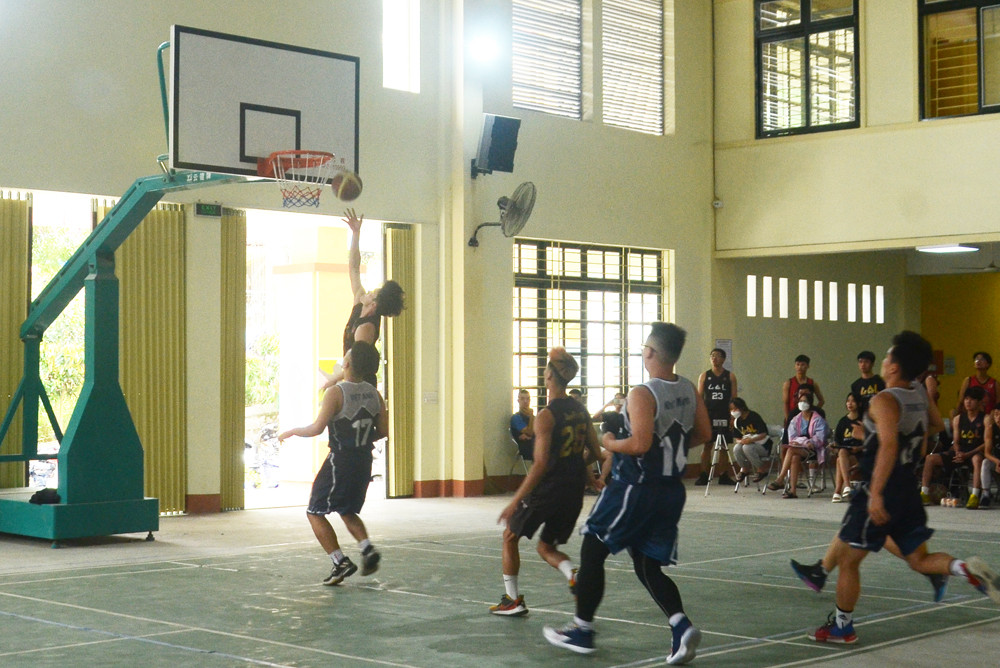 Những pha bóng hay, quyết liệt của trận đấu đầu tiên giữa đội Câu lạc bộ SOT và đội Câu lạc bộ Cam Ngọt.