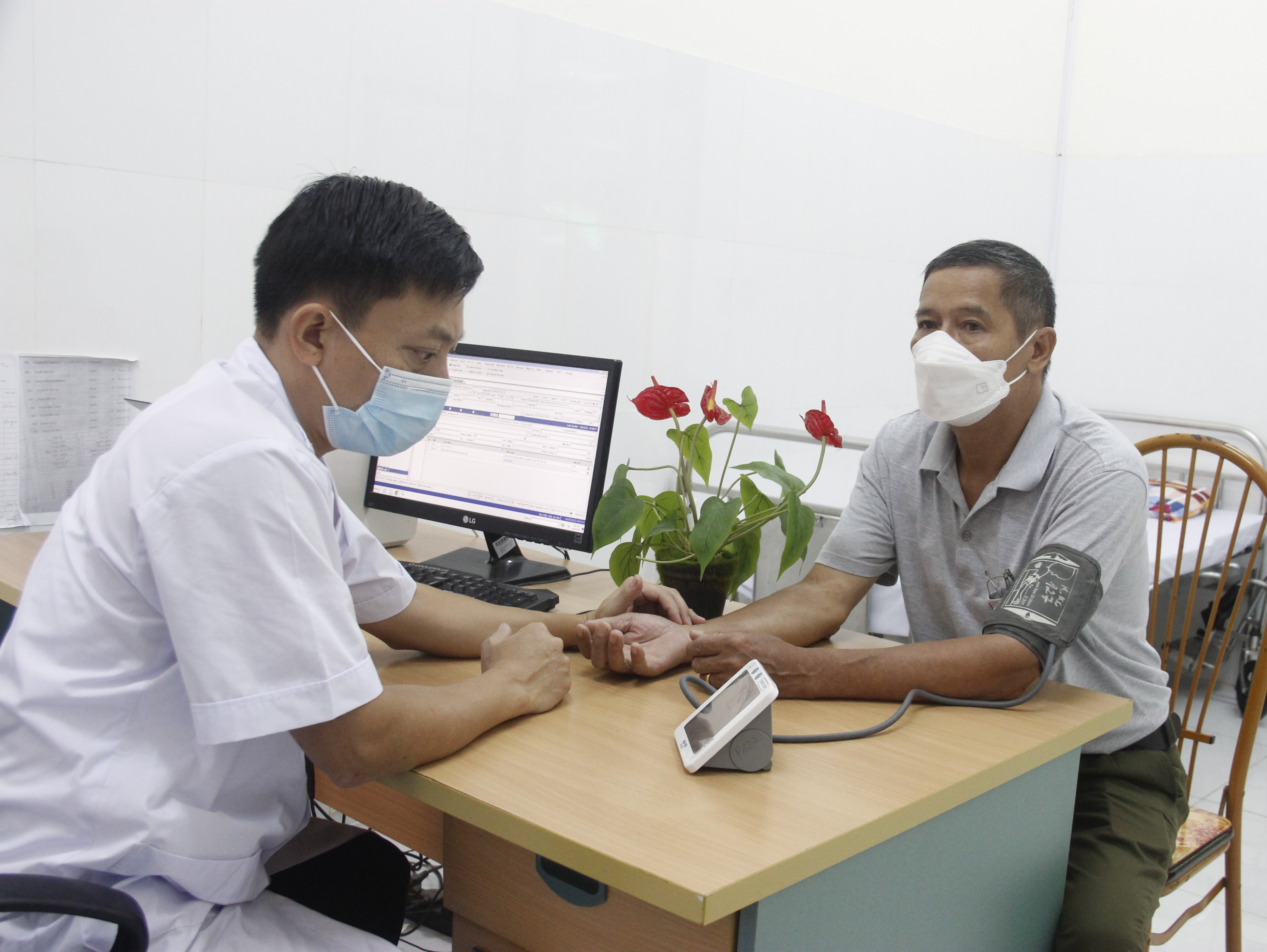 Bệnh viện Y học cổ truyền khám sức khỏe miễn phí cho người cao tuổi trên địa bàn thành phố Lào Cai ảnh 1