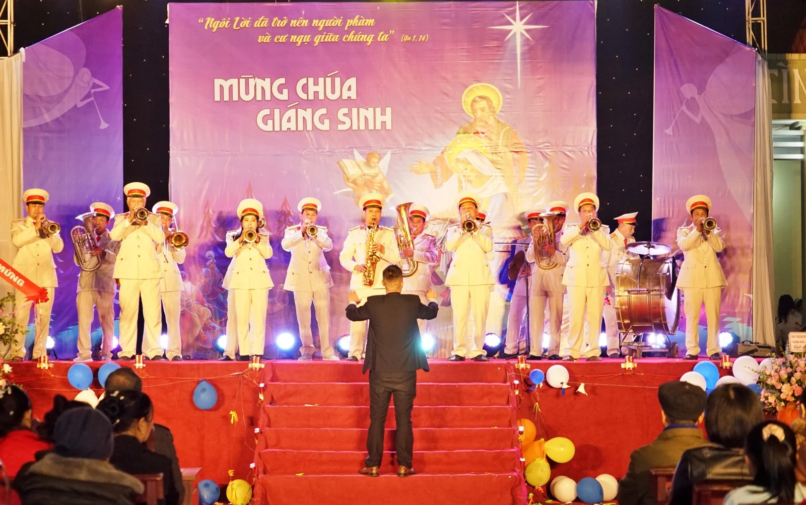 Lào Cai: Người dân nô nức đón Giáng sinh ảnh 10