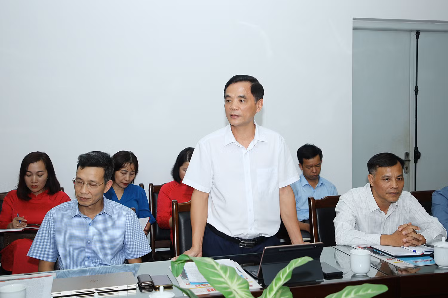 Phó Tổng Biên tập Báo Lào Cai Đặng Viết Xuyên phát biểu làm rõ thêm kết quả của Báo Lào Cai thời gian qua.