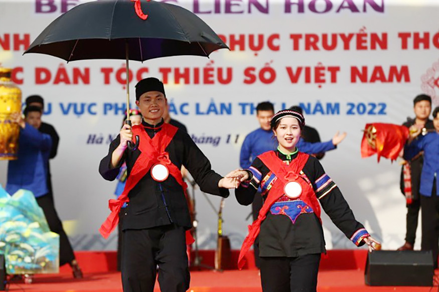 Phần thi trình diễn trang phục Phù Lá "Rước dâu ngày xuân" giành giải A tại Liên hoan. Phần thi trình diễn trang phục Phù Lá "Rước dâu ngày xuân" giành giải A tại Liên hoan.