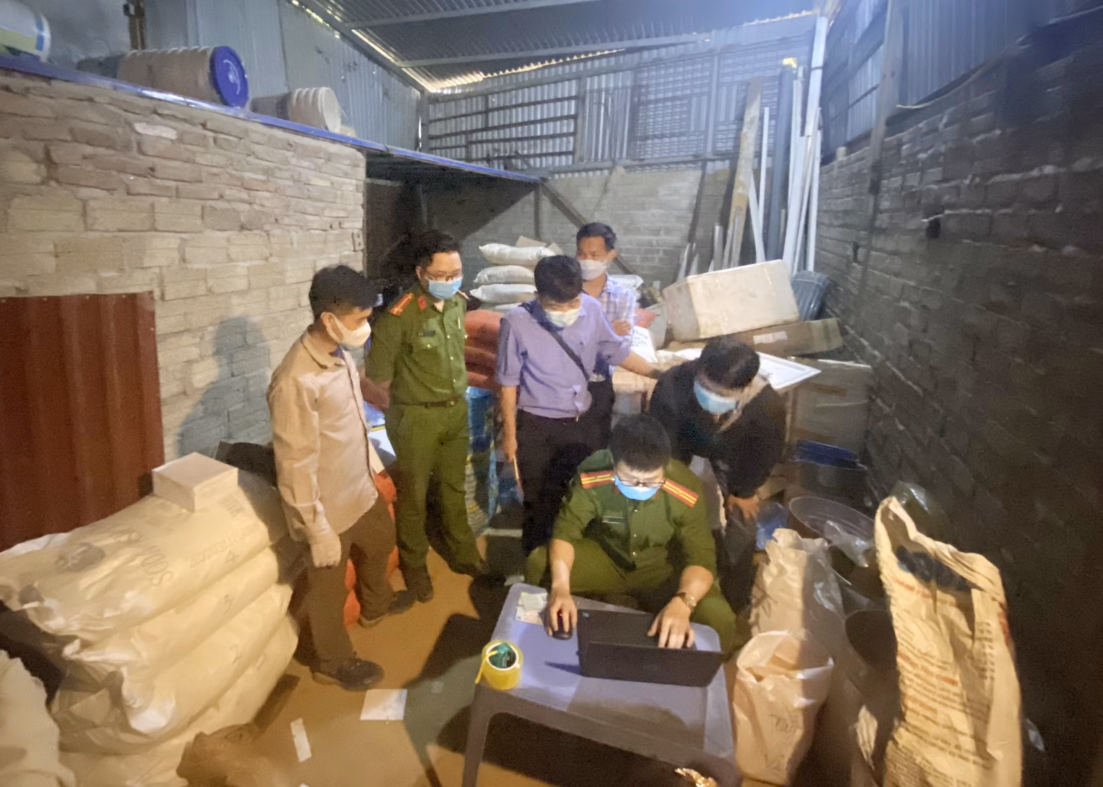 Nhà kho - nơi tàng trữ tang vật.