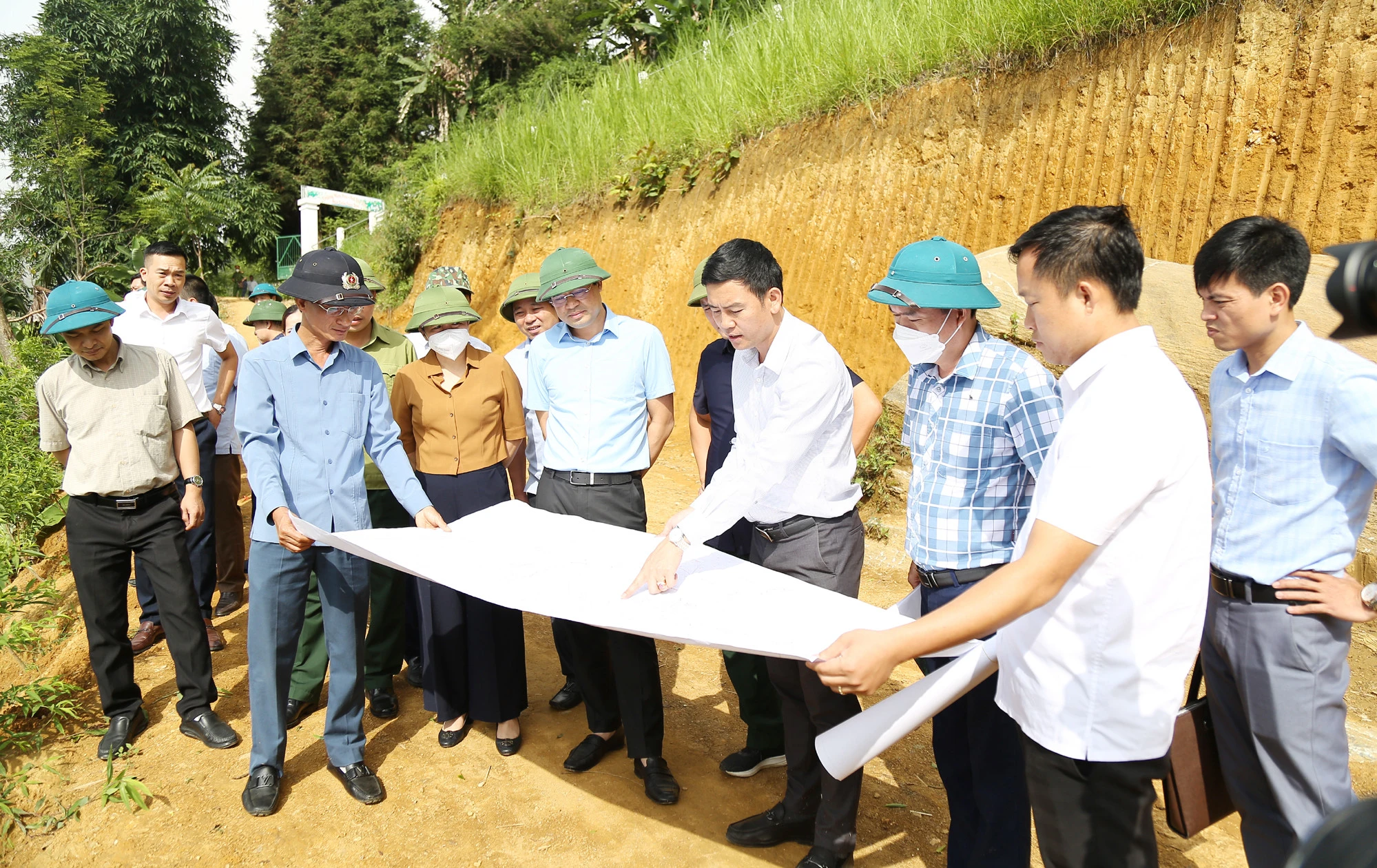 Chủ tịch UBND tỉnh Trịnh Xuân Trường: Cần có các giải pháp, kế hoạch khai thác tốt tiềm năng, lợi thế của từng địa phương ảnh 10