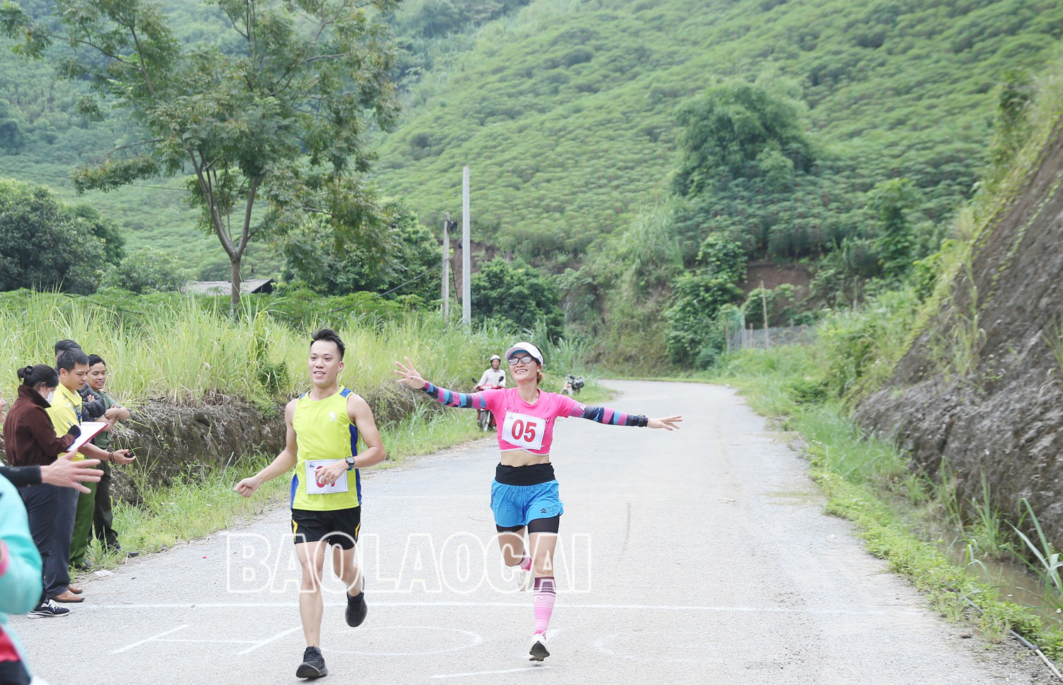 Bế mạc Giải chạy bán Marathon “Về thượng nguồn Lũng Pô - Nơi con sông Hồng chảy vào đất Việt” năm 2022 ảnh 7 Bế mạc Giải chạy bán Marathon “Về thượng nguồn Lũng Pô - Nơi con sông Hồng chảy vào đất Việt” năm 2022 ảnh 7