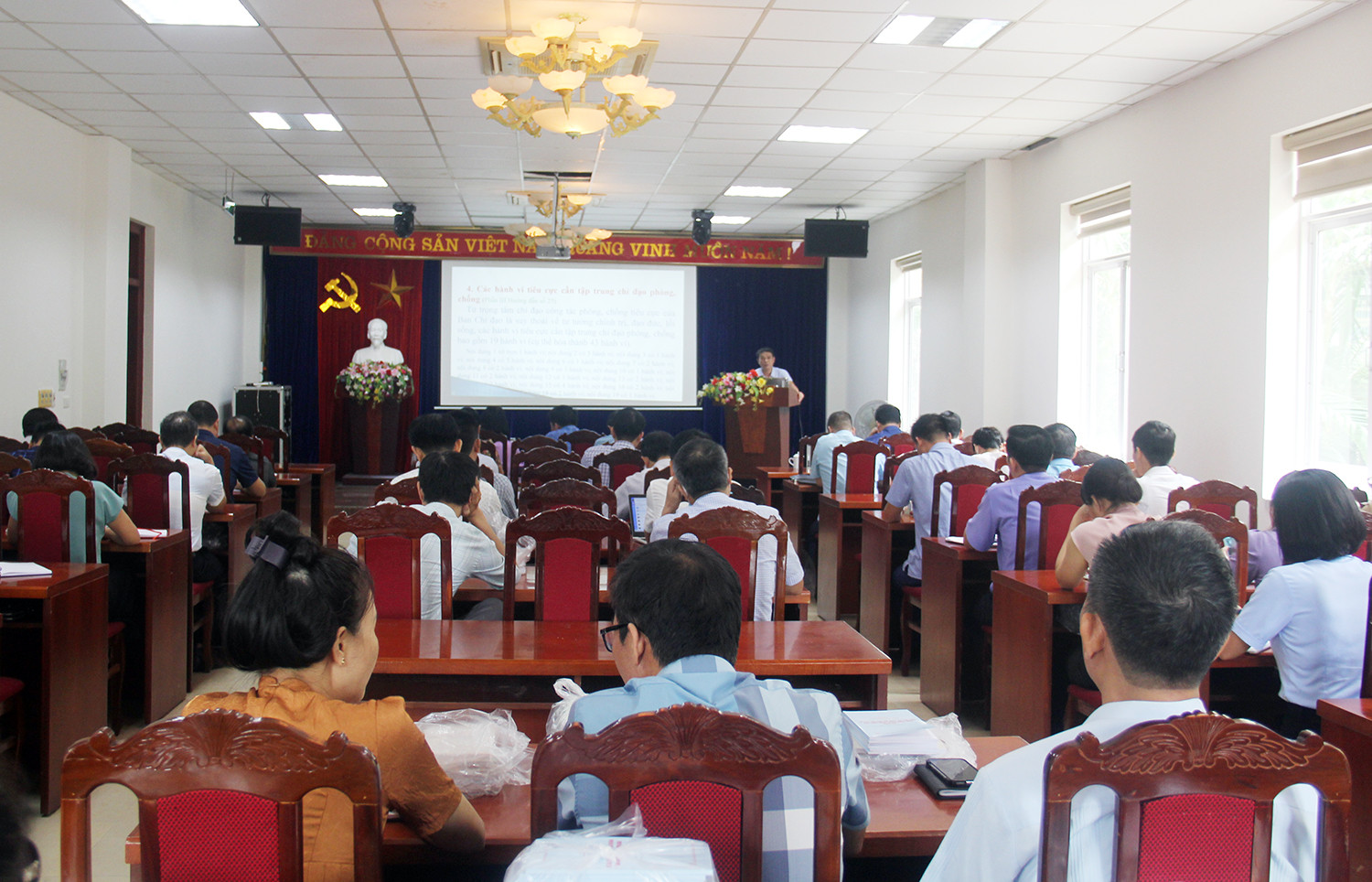 Quang cảnh hội nghị.