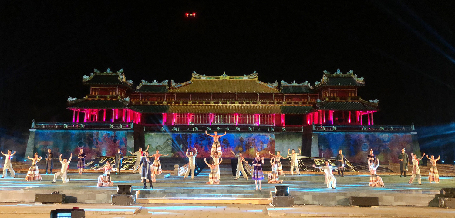 Tiết mục của đoàn Lào Cai tại đêm khai mạc đã để lại nhiều ấn tượng đẹp với người dân và du khách tham dự Festival Huế 2022.