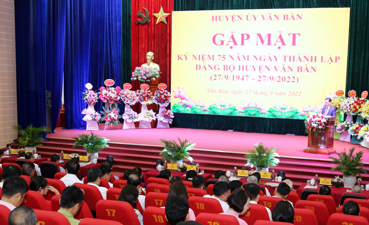 Văn Bàn gặp mặt kỷ niệm 75 năm ngày thành lập Đảng bộ huyện ảnh 1 Văn Bàn gặp mặt kỷ niệm 75 năm ngày thành lập Đảng bộ huyện ảnh 1