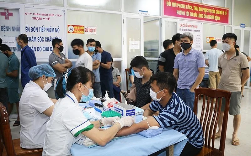 Công ty Than Mạo Khê tổ chức khám, chữa bệnh, chăm sóc sức khỏe cho người lao động.