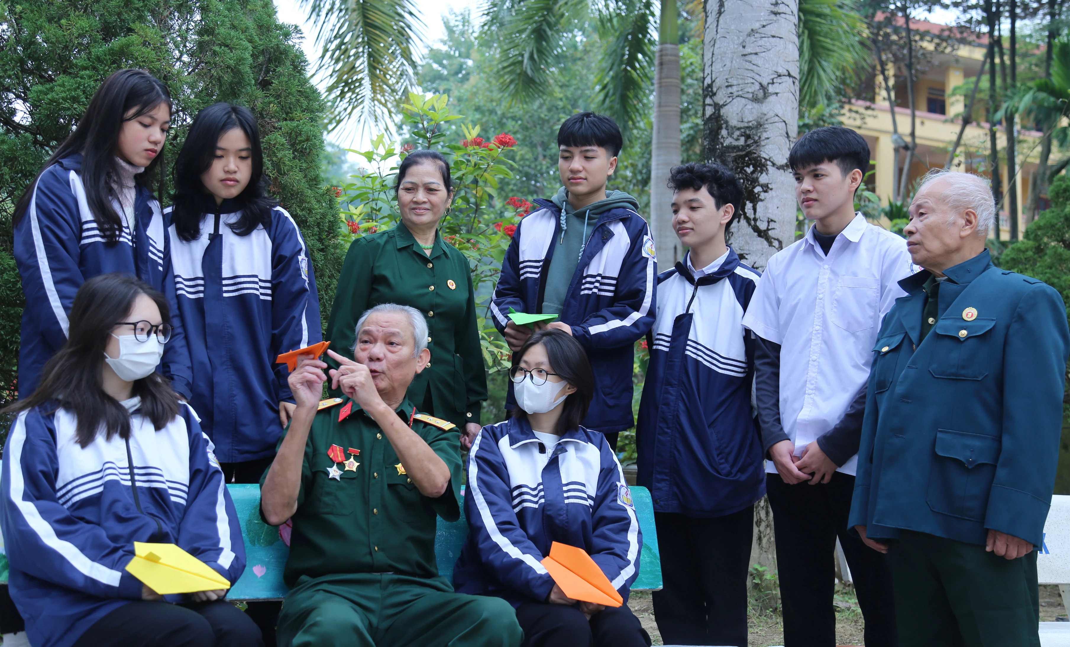 “Hà Nội - Điện Biên Phủ trên không”: Một thời hào hùng ảnh 2