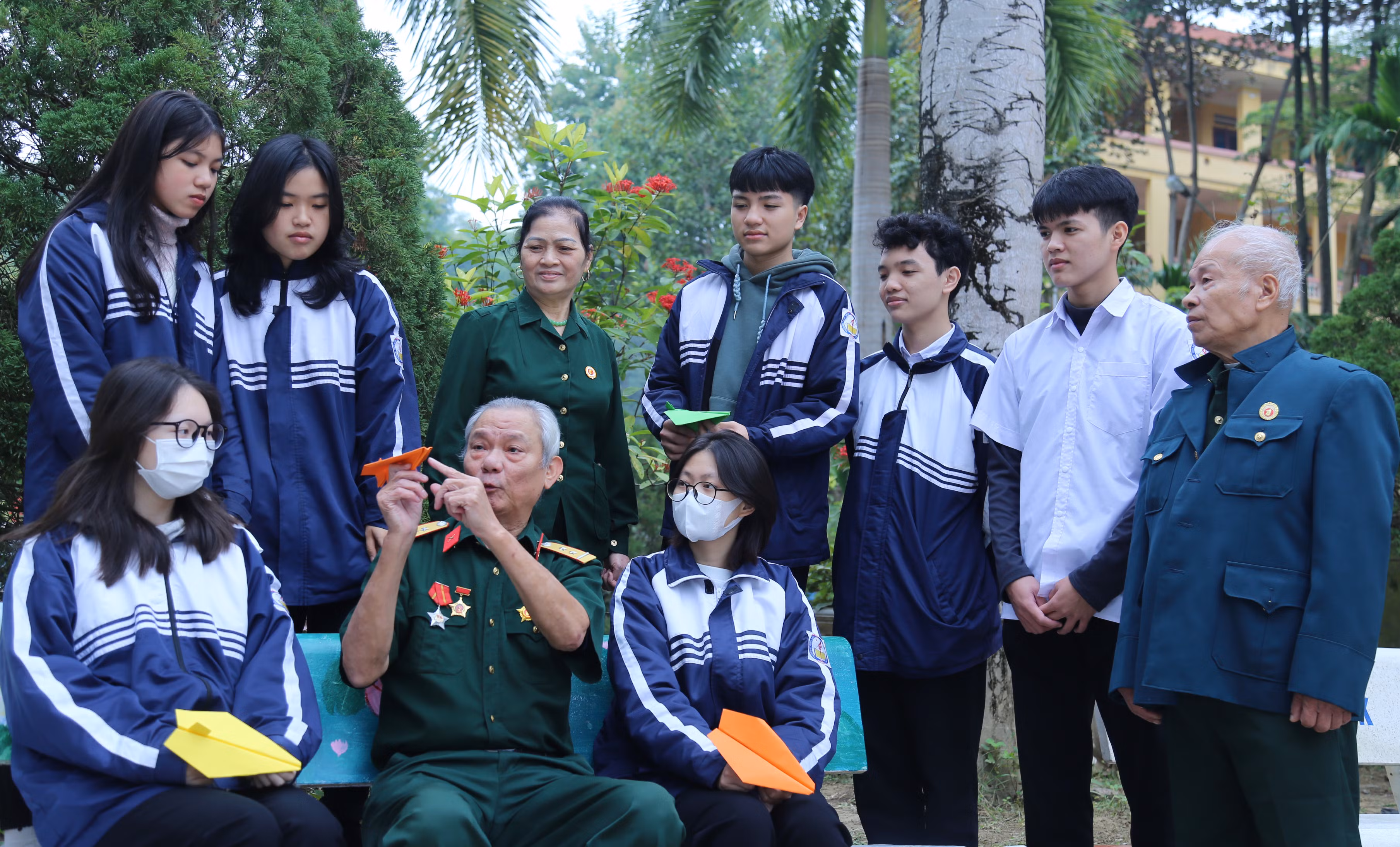 “Hà Nội - Điện Biên Phủ trên không”: Một thời hào hùng ảnh 2