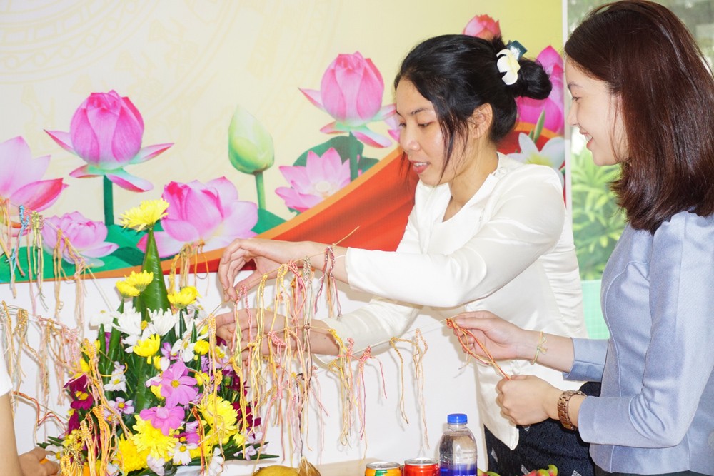 Vui Tết Bunpimay của lưu học sinh Lào tại Lào Cai ảnh 2