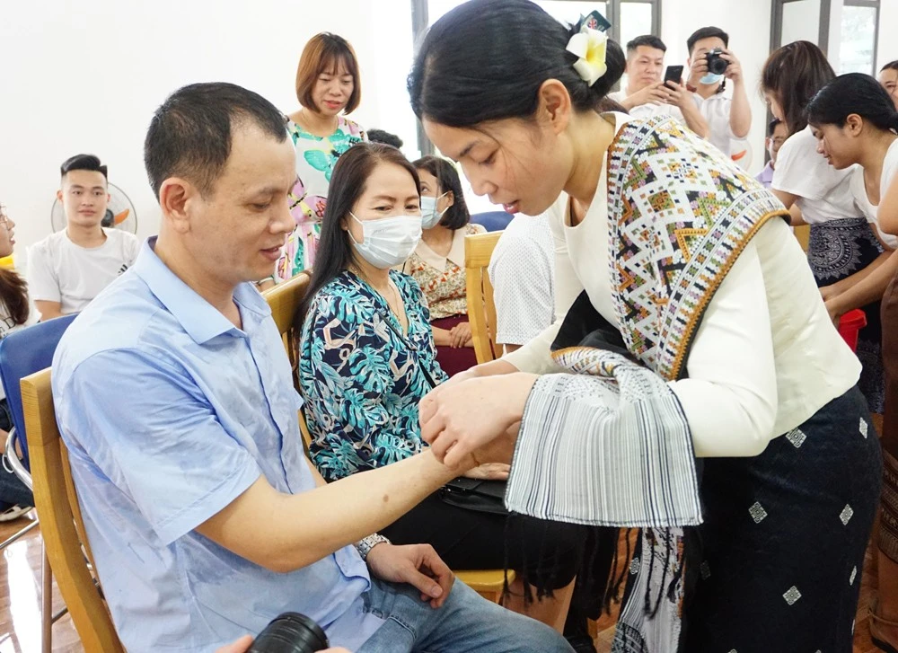 Vui Tết Bunpimay của lưu học sinh Lào tại Lào Cai ảnh 6