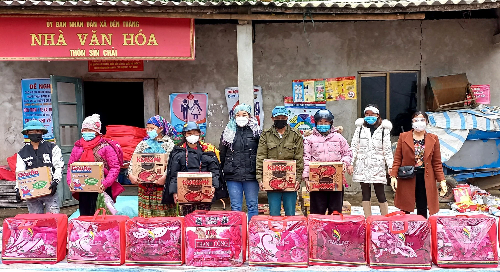Hỗ trợ người dân có hoàn cảnh khó khăn huyện Bát Xát ảnh 1