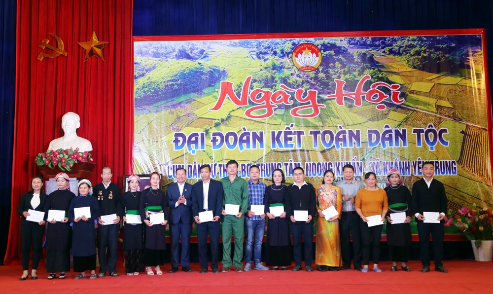 Các đồng chí lãnh đạo dự Ngày hội Đại đoàn kết toàn dân tộc năm 2022 ảnh 5