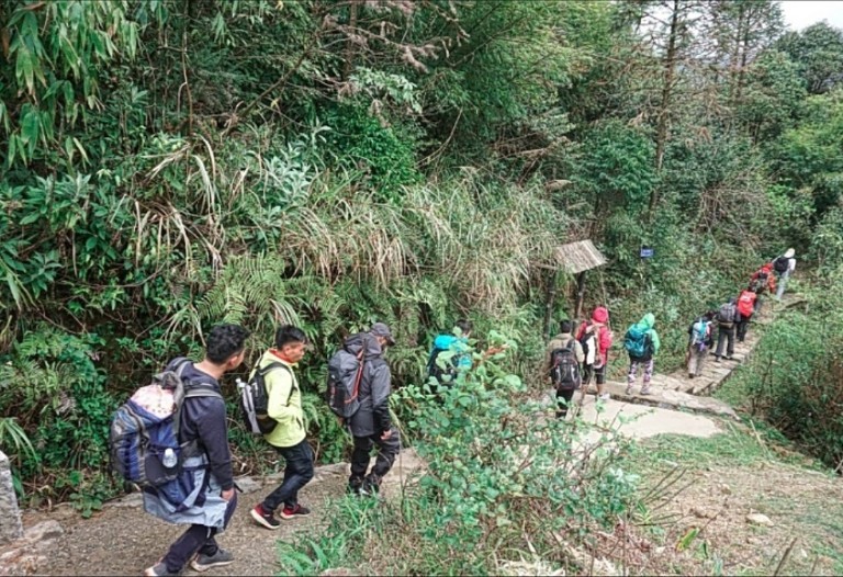 Các vận động viên tham gia Giải “Fansipan Mountain Marathon 2020”. Các vận động viên tham gia Giải “Fansipan Mountain Marathon 2020”.