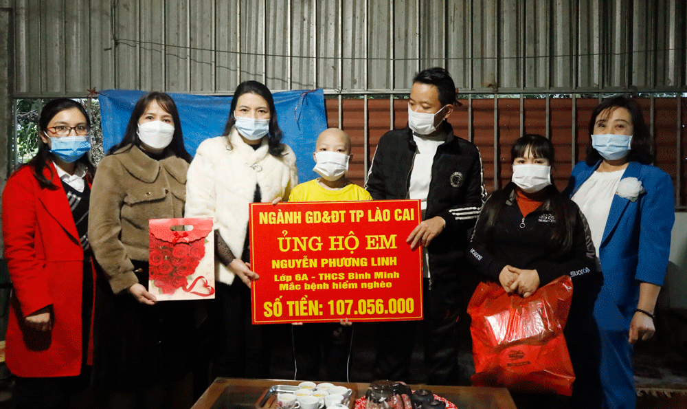 Phòng Giáo dục và Đào tạo thành phố Lào Cai vận động hơn 100 triệu đồng hỗ trợ học sinh mắc bệnh hiểm nghèo ảnh 2 Phòng Giáo dục và Đào tạo thành phố Lào Cai vận động hơn 100 triệu đồng hỗ trợ học sinh mắc bệnh hiểm nghèo ảnh 2