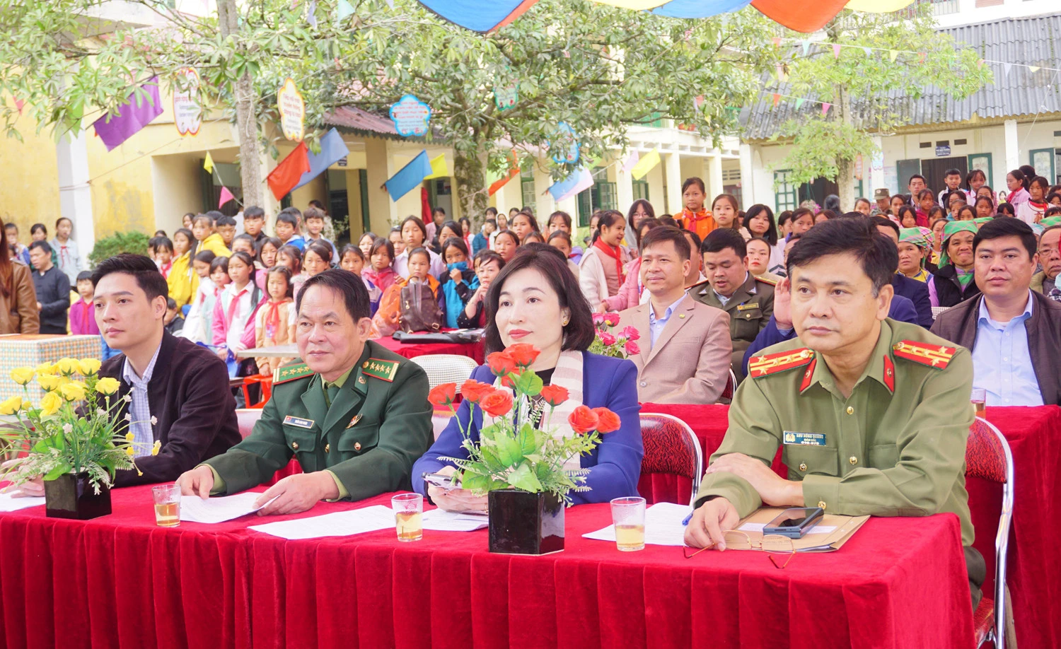 Các đồng chí lãnh đạo dự Ngày hội Đại đoàn kết toàn dân tộc năm 2022 ảnh 10