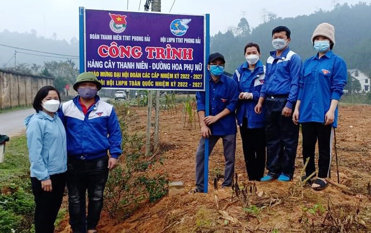 Công trình “Hàng cây thanh niên” của đoàn viên, thanh niên thị trấn Nông trường Phong Hải.