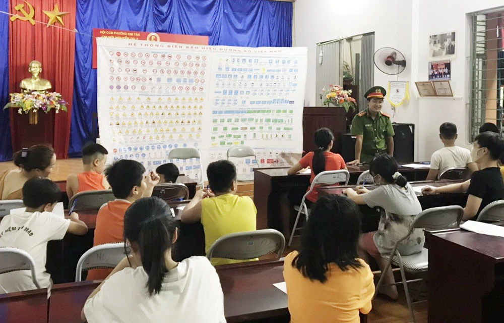 Công an thành phố Lào Cai tuyên truyền về an toàn giao thông cho học sinh phường Kim Tân ảnh 1 Công an thành phố Lào Cai tuyên truyền về an toàn giao thông cho học sinh phường Kim Tân ảnh 1