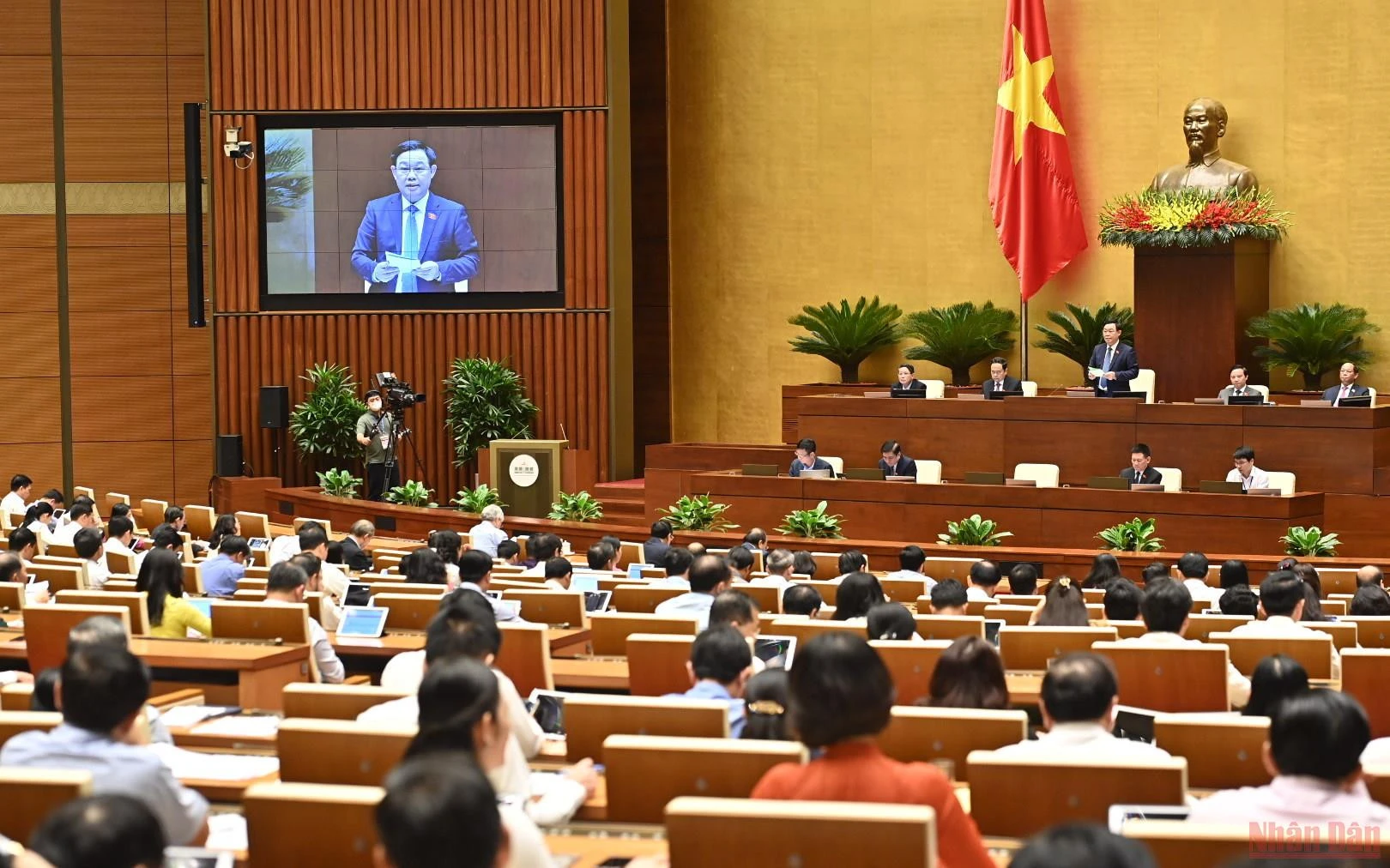 Quốc hội tiếp tục chất vấn 2 lĩnh vực ngân hàng, giao thông vận tải ảnh 1