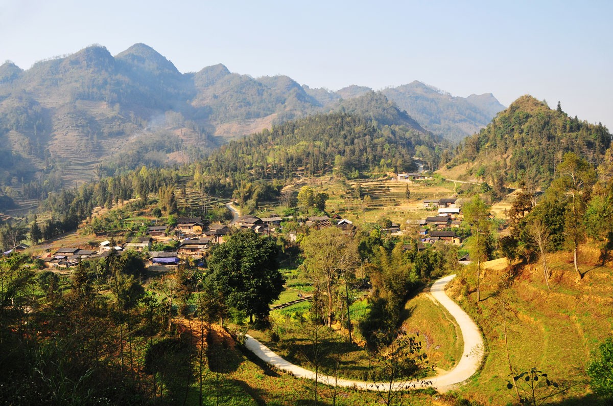 Bản người Mông ở xã Pha Long. Bản người Mông ở xã Pha Long.