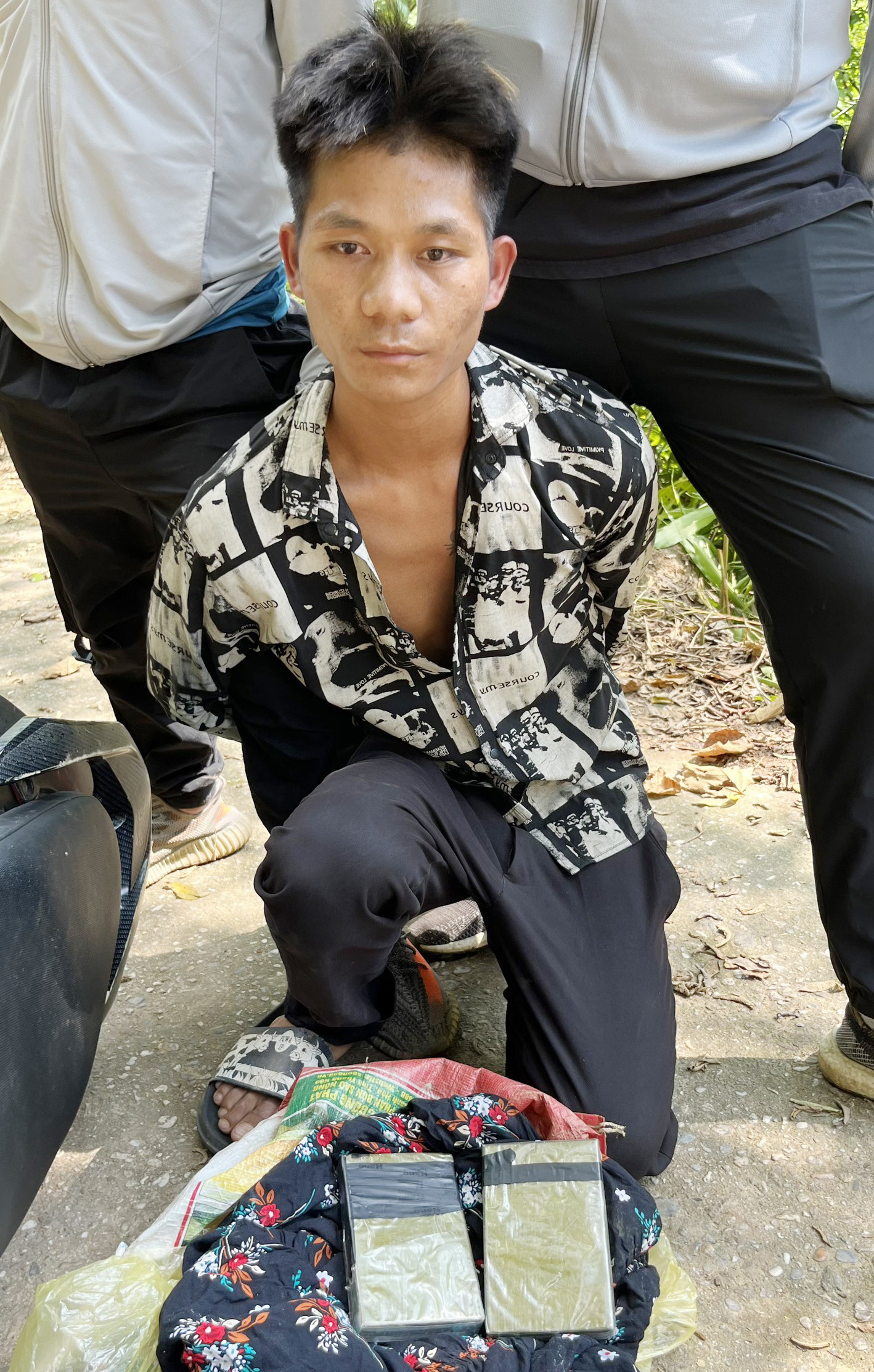 Triệt phá thành công 2 chuyên án, bắt 9 bánh heroin ảnh 2 Triệt phá thành công 2 chuyên án, bắt 9 bánh heroin ảnh 2