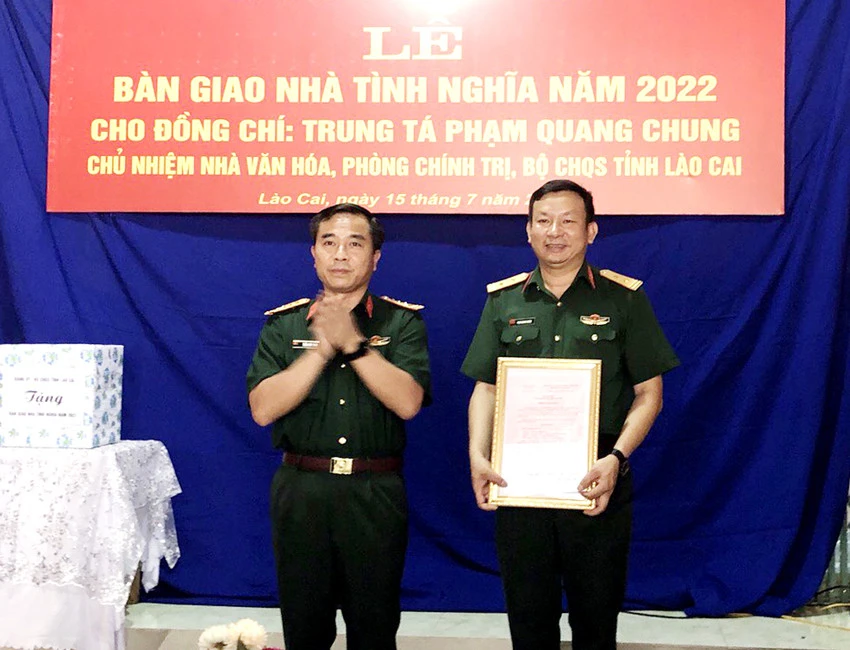 Bộ Chỉ huy Quân sự tỉnh bàn giao Nhà tình nghĩa trên địa bàn phường Cốc Lếu ảnh 1