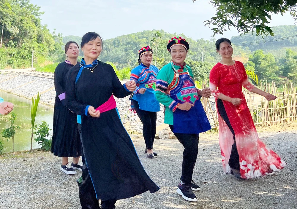 Đậm đà bản sắc văn hóa dân tộc qua hội thi dân vũ ảnh 6