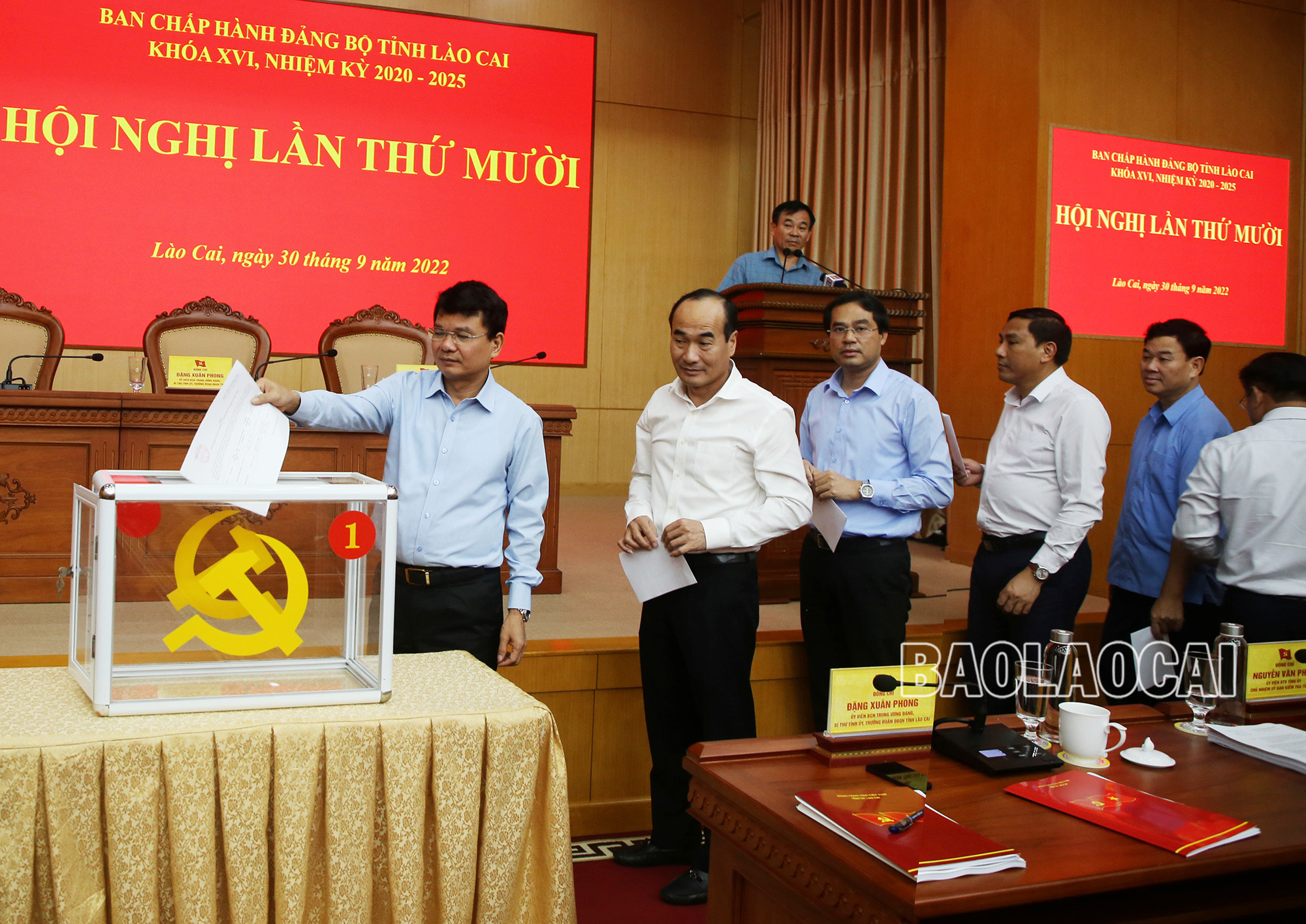 Đại biểu bỏ phiếu bầu bổ sung Ủy viên Ủy ban Kiểm tra Tỉnh ủy.