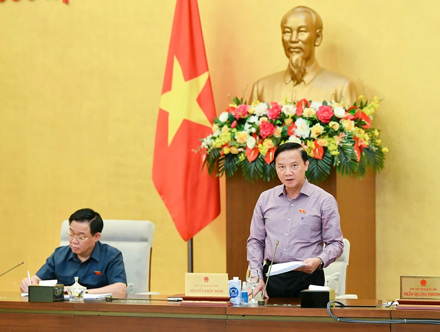 Phó Chủ tịch Quốc hội Nguyễn Khắc Định nêu ý kiến.