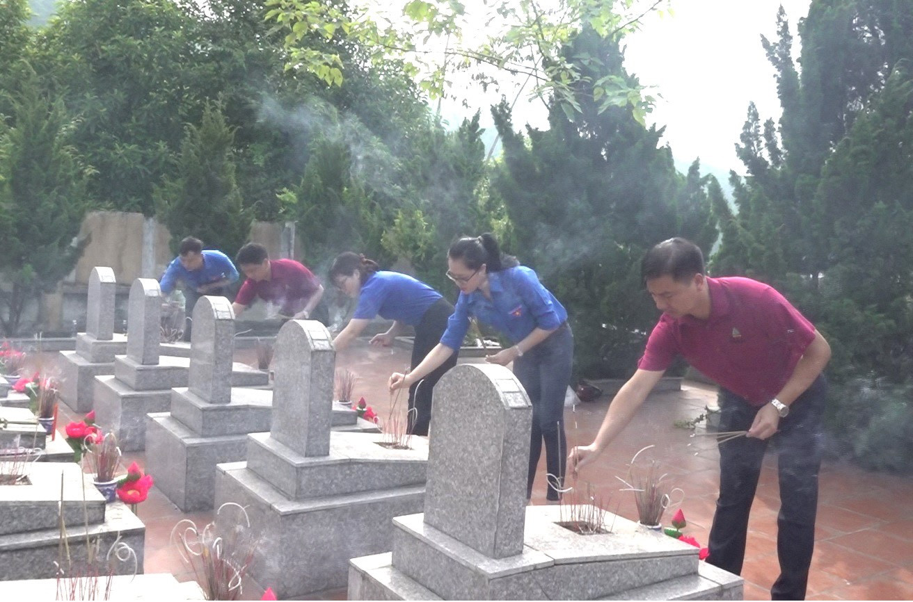 Các cơ quan, đơn vị, địa phương gặp mặt, tặng quà gia đình chính sách ảnh 6