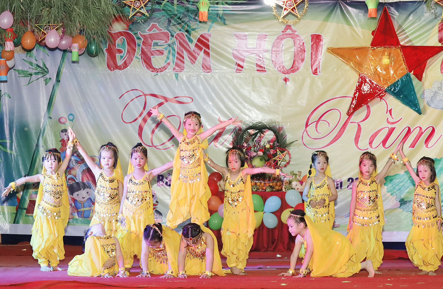 Gần 21.000 phần quà trung thu đến với trẻ em huyện Bát Xát ảnh 8 Gần 21.000 phần quà trung thu đến với trẻ em huyện Bát Xát ảnh 8