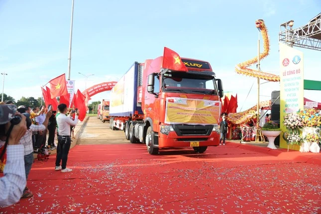 Lô sầu riêng đầu tiên được xuất khẩu chính ngạch. Lô sầu riêng đầu tiên được xuất khẩu chính ngạch.