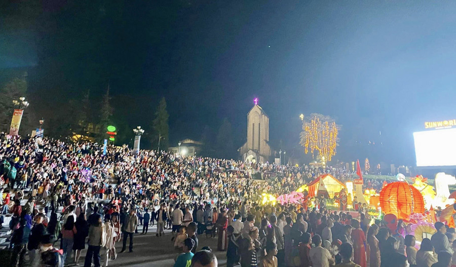 Sa Pa: Lung linh đêm hội trăng rằm ảnh 1 Sa Pa: Lung linh đêm hội trăng rằm ảnh 1
