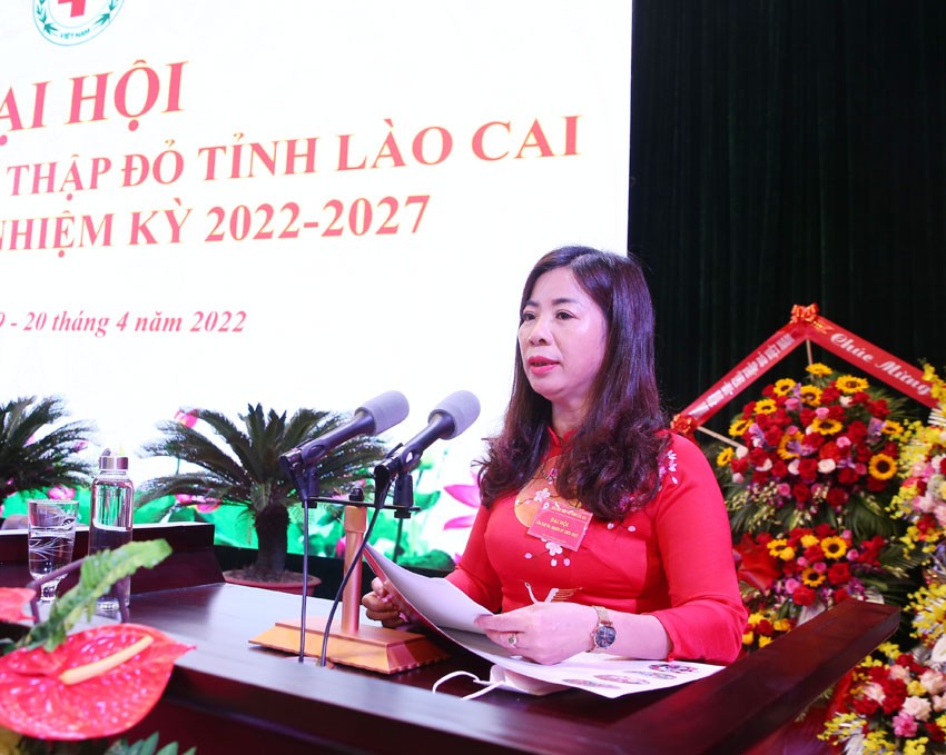 Bà Ngô Trúc Sinh, Chủ tịch Hội Chữ thập đỏ huyện Bảo Yên tham luận tại Đại hội. Bà Ngô Trúc Sinh, Chủ tịch Hội Chữ thập đỏ huyện Bảo Yên tham luận tại Đại hội.