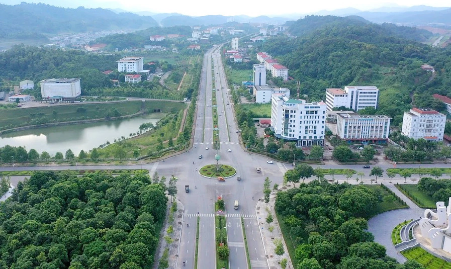 Đại lộ Trần Hưng Đạo, huyết mạch giao thông chiều Nam - Bắc của thành phố Lào Cai. Ảnh: Cổng thông tin đối ngoại tỉnh Lào Cai.